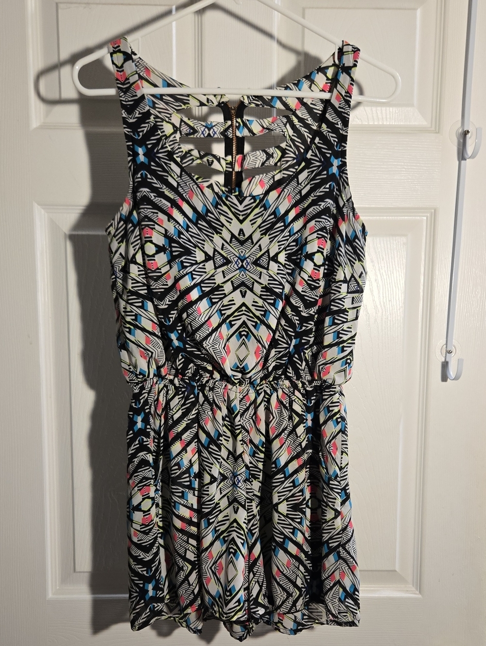 Stylish Black Geometric Print Romper with Pockets Pink & Blue Accents